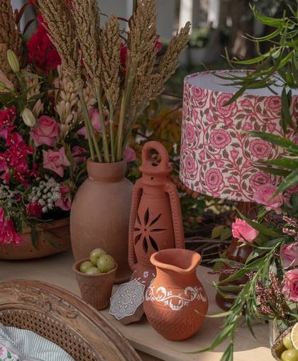 Floral detail and Tablescape — Mehendi decor — Alila + Samode Jaipur